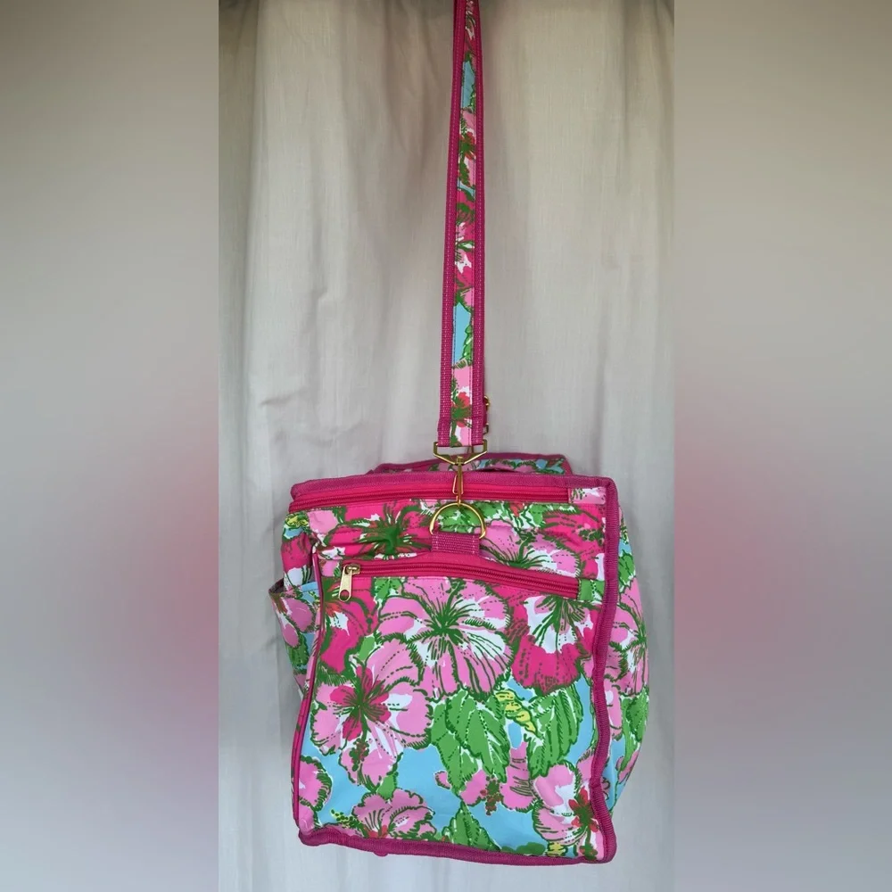 Lilly Pulitzer Big Flirt large picnic style cooler.